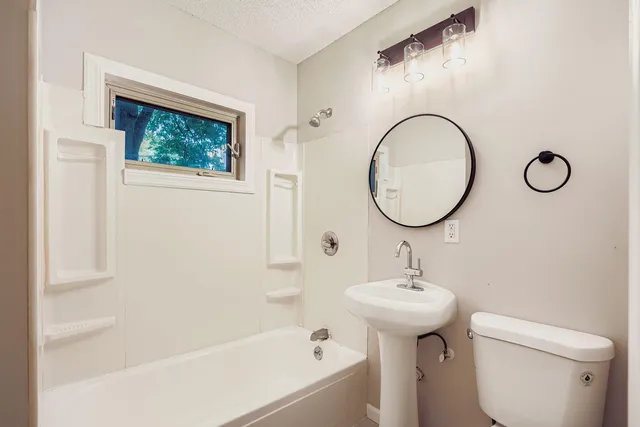 $2,650 | 4643 Emerson Avenue North, Minneapolis, MN 55412