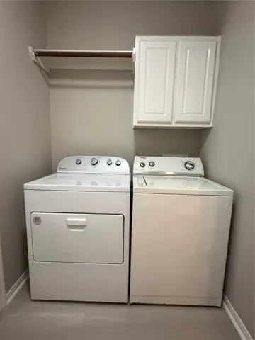 $2,350 | 2 Wintergrass Place, The Woodlands, TX 77382