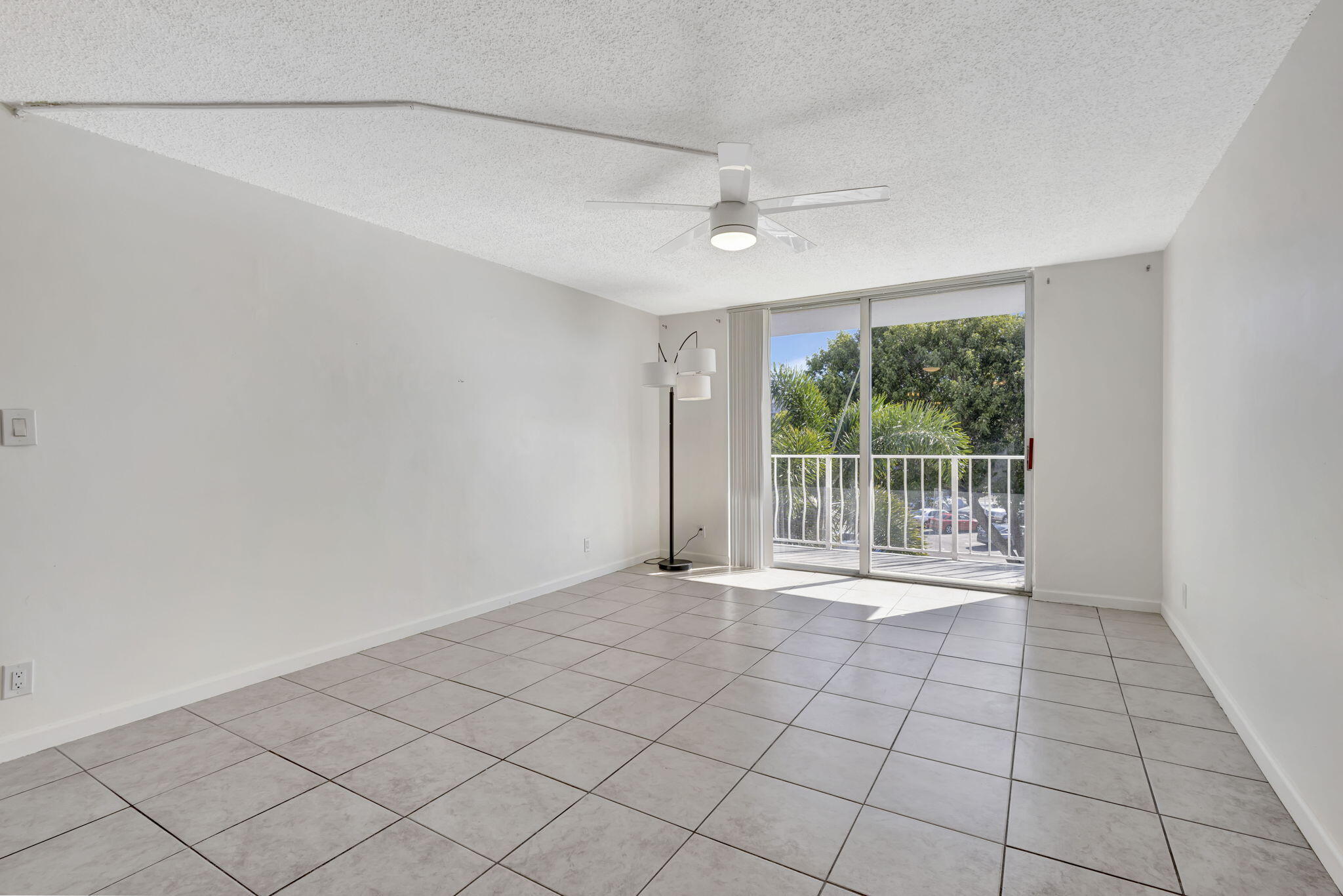 500 Executive Center Drive, Unit 3J West Palm Beach, FL 33401 - Photo 13 of 73 10-web-or-mls-5P1A2812