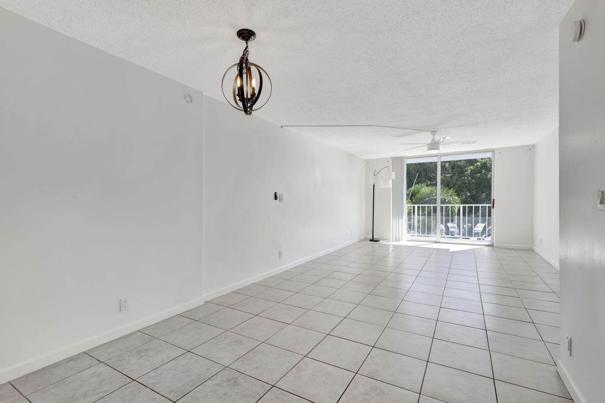 500 Executive Center Drive, Unit 3J West Palm Beach, FL 33401 - Photo 15 of 73 12-web-or-mls-5P1A2832