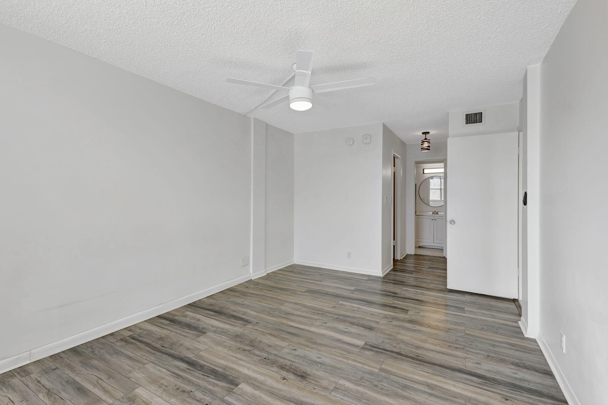 500 Executive Center Drive, Unit 3J West Palm Beach, FL 33401 - Photo 19 of 73 28-web-or-mls-5P1A2762