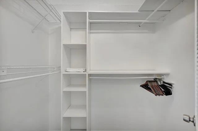 $1,775 | 500 Executive Center Drive, Unit 3J, West Palm Beach, FL 33401