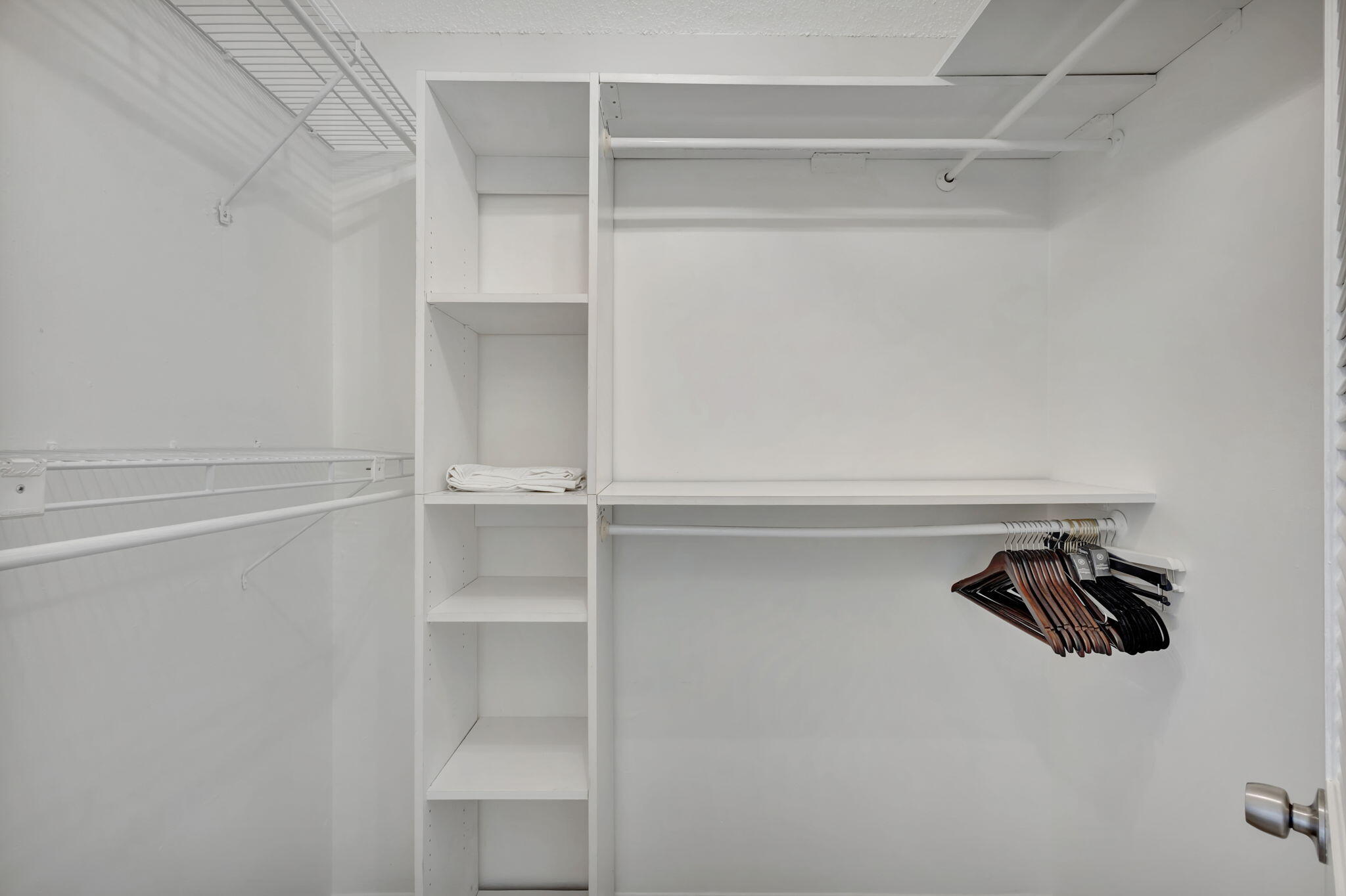 500 Executive Center Drive, Unit 3J West Palm Beach, FL 33401 - Photo 20 of 73 29-web-or-mls-5P1A2767