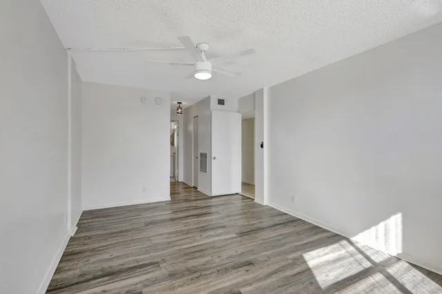 $1,775 | 500 Executive Center Drive, Unit 3J, West Palm Beach, FL 33401