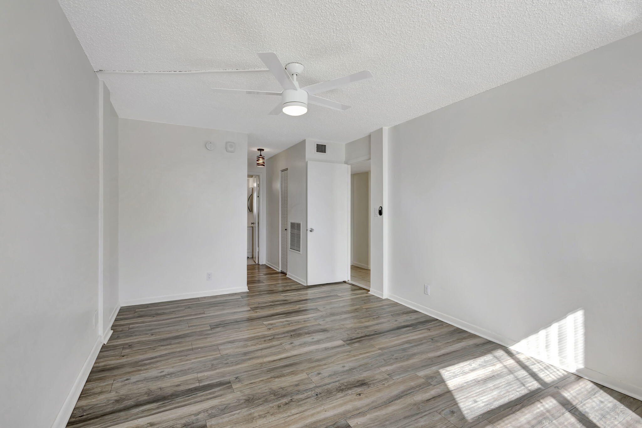 500 Executive Center Drive, Unit 3J West Palm Beach, FL 33401 - Photo 21 of 73 26-web-or-mls-5P1A2757