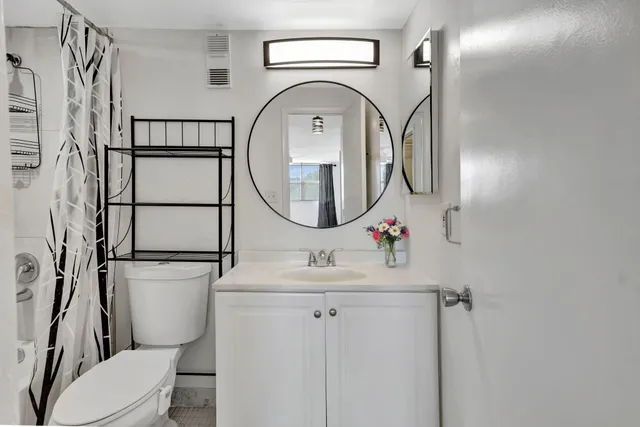 $1,775 | 500 Executive Center Drive, Unit 3J, West Palm Beach, FL 33401