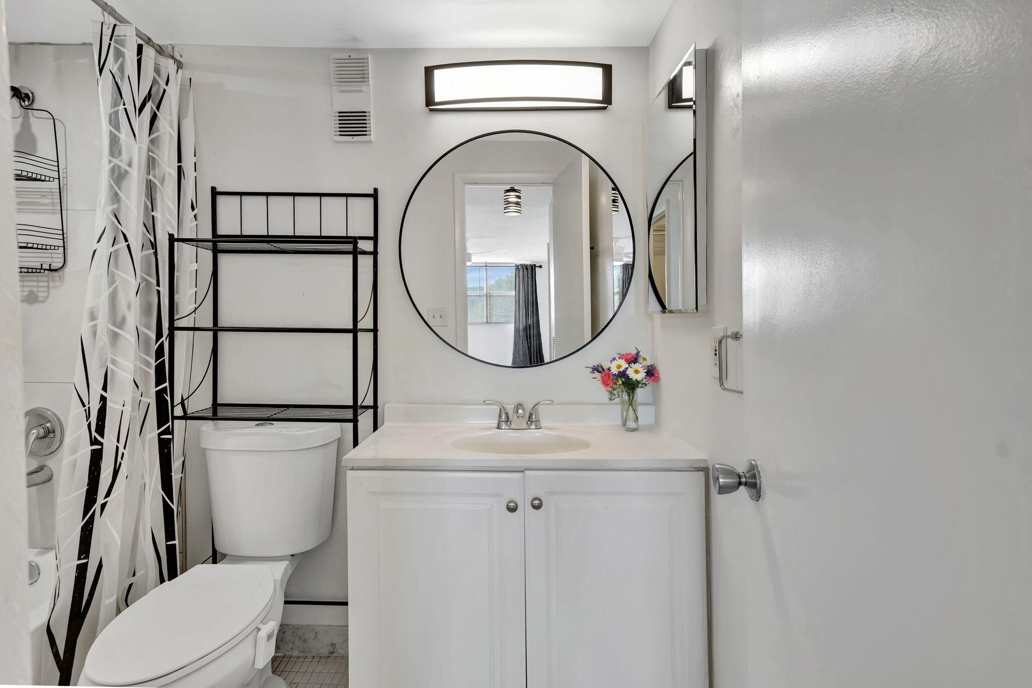 500 Executive Center Drive, Unit 3J West Palm Beach, FL 33401 - Photo 22 of 73 31-web-or-mls-5P1A2777