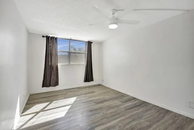 $1,775 | 500 Executive Center Drive, Unit 3J, West Palm Beach, FL 33401