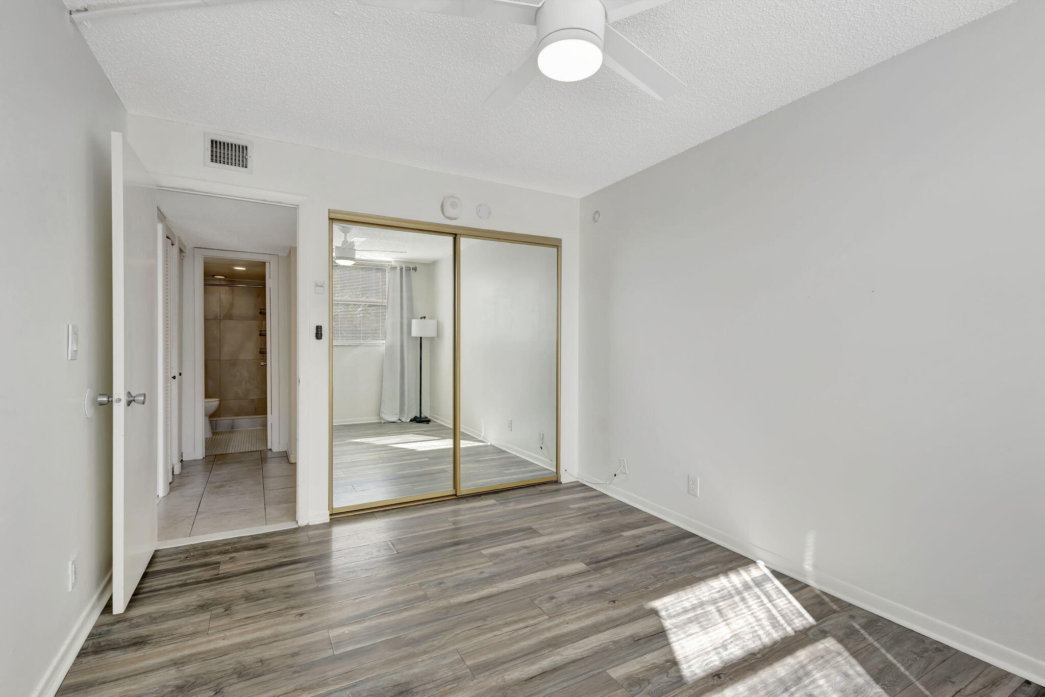 500 Executive Center Drive, Unit 3J West Palm Beach, FL 33401 - Photo 27 of 73 35-web-or-mls-5P1A2792