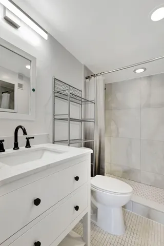 $1,775 | 500 Executive Center Drive, Unit 3J, West Palm Beach, FL 33401