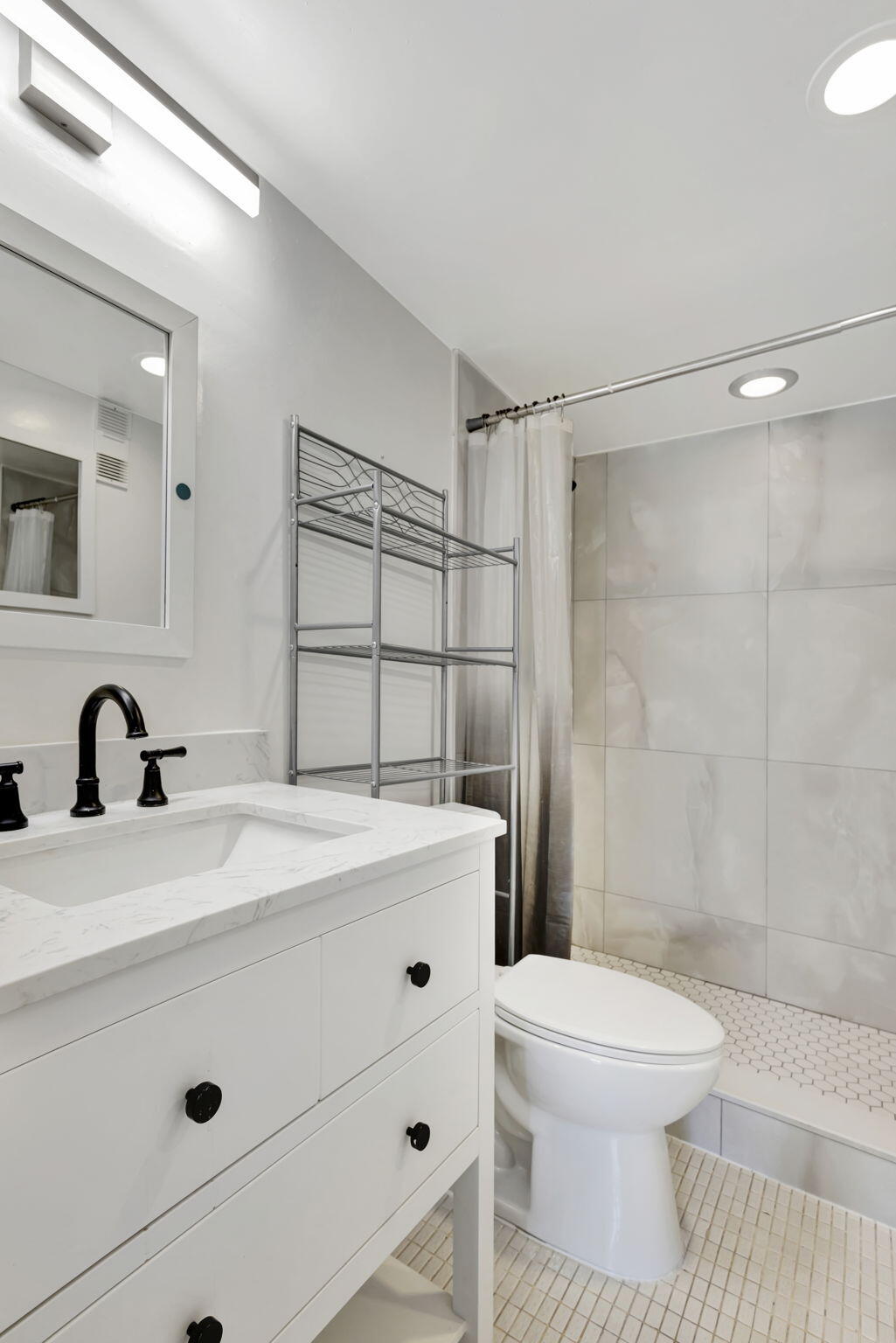 500 Executive Center Drive, Unit 3J West Palm Beach, FL 33401 - Photo 29 of 73 37-web-or-mls-5P1A2802