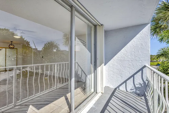 $1,775 | 500 Executive Center Drive, Unit 3J, West Palm Beach, FL 33401