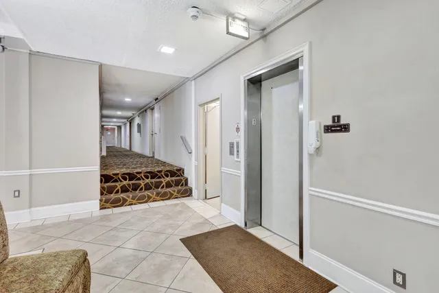 $1,775 | 500 Executive Center Drive, Unit 3J, West Palm Beach, FL 33401