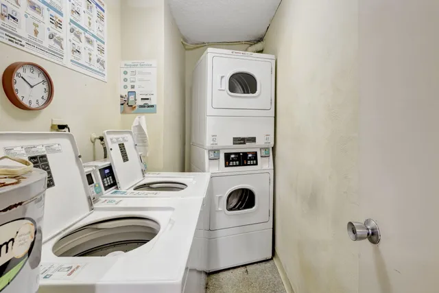 $1,775 | 500 Executive Center Drive, Unit 3J, West Palm Beach, FL 33401