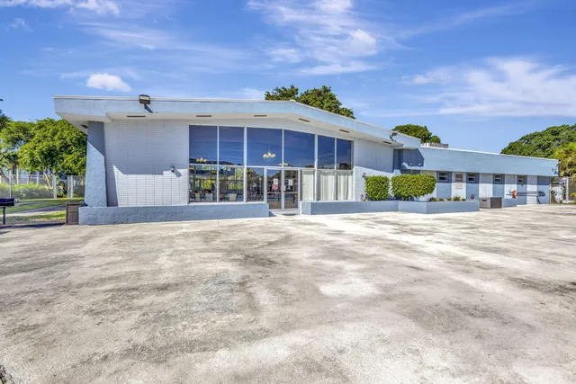 $1,775 | 500 Executive Center Drive, Unit 3J, West Palm Beach, FL 33401