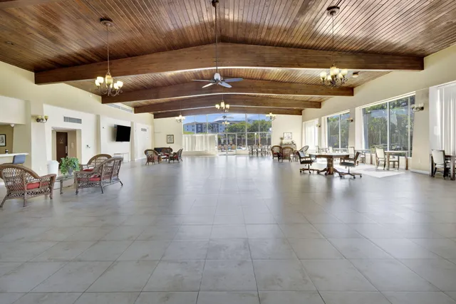 $1,775 | 500 Executive Center Drive, Unit 3J, West Palm Beach, FL 33401