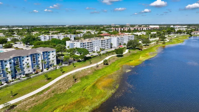 $1,775 | 500 Executive Center Drive, Unit 3J, West Palm Beach, FL 33401