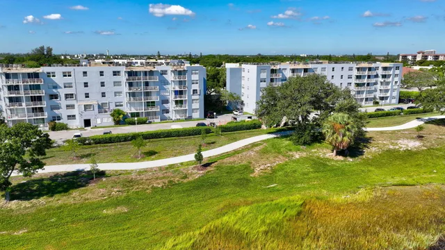 $1,775 | 500 Executive Center Drive, Unit 3J, West Palm Beach, FL 33401