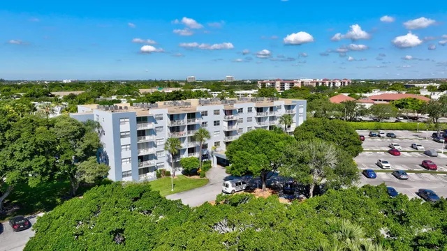 $1,775 | 500 Executive Center Drive, Unit 3J, West Palm Beach, FL 33401