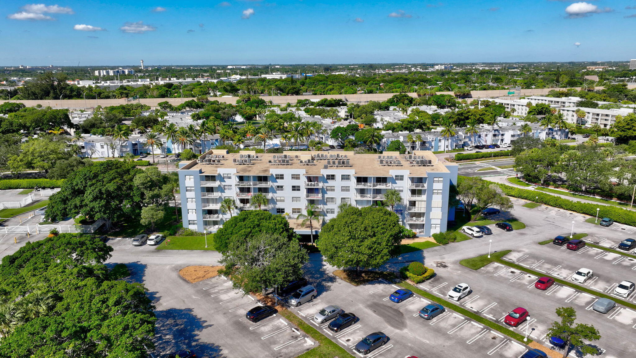 500 Executive Center Drive, Unit 3J West Palm Beach, FL 33401 - Photo 61 of 73 59-web-or-mls-DJI_20250731133049_0016_DA