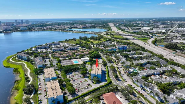 $1,775 | 500 Executive Center Drive, Unit 3J, West Palm Beach, FL 33401