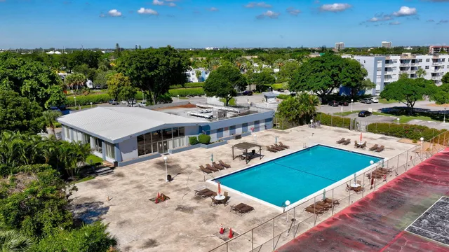 $1,775 | 500 Executive Center Drive, Unit 3J, West Palm Beach, FL 33401