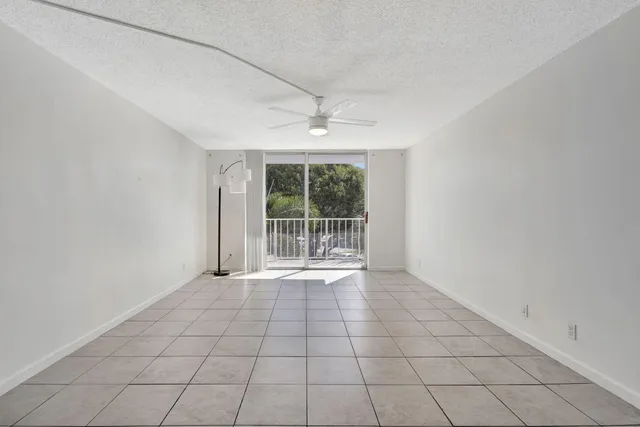 $1,775 | 500 Executive Center Drive, Unit 3J, West Palm Beach, FL 33401