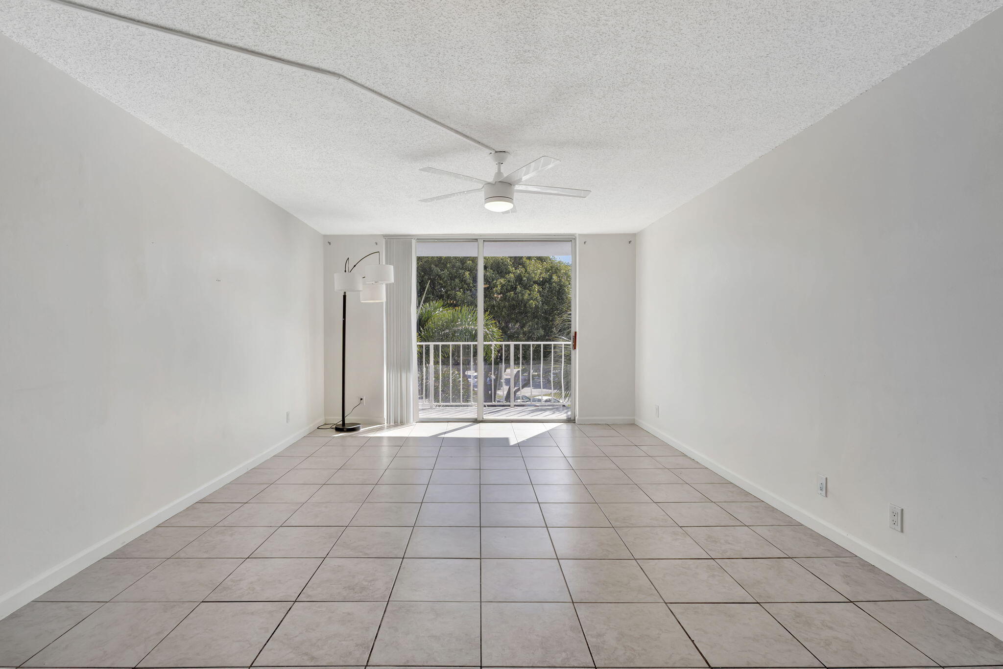 500 Executive Center Drive, Unit 3J West Palm Beach, FL 33401 - Photo 10 of 73 7-web-or-mls-5P1A2807