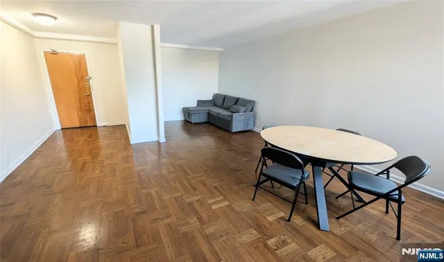 $2,300 | 208 Anderson Street, Unit S5D, Hackensack, NJ 07601