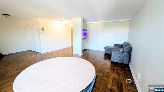 $2,300 | 208 Anderson Street, Unit S5D, Hackensack, NJ 07601