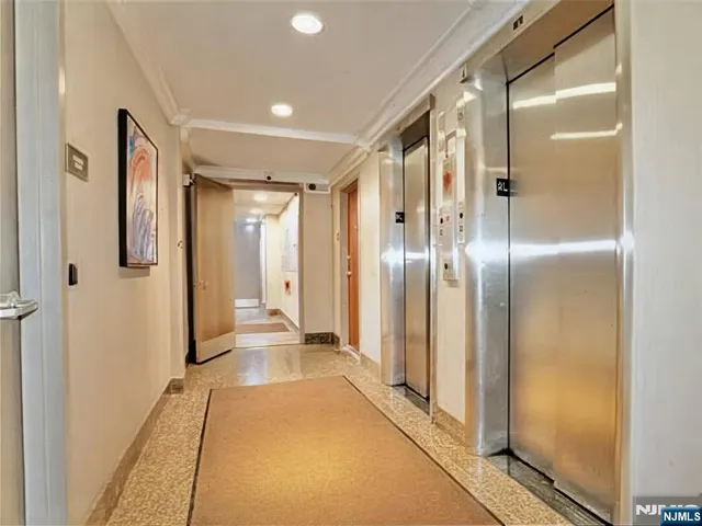 $2,300 | 208 Anderson Street, Unit S5D, Hackensack, NJ 07601