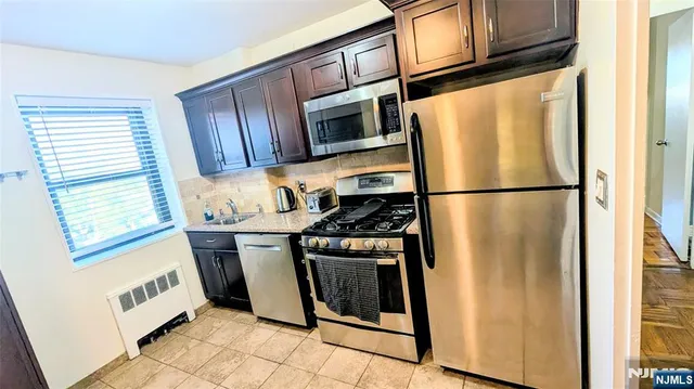 $2,300 | 208 Anderson Street, Unit S5D, Hackensack, NJ 07601