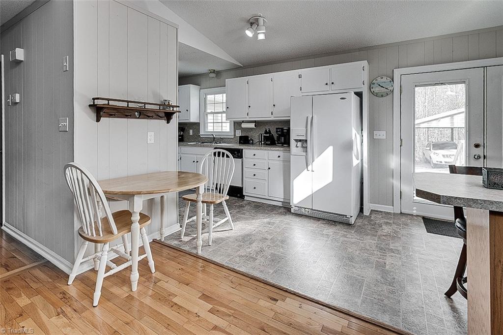 404 Kennedy Farm Road South Trinity, NC 27370 - Photo 4 of 29 Kitchen & Dining