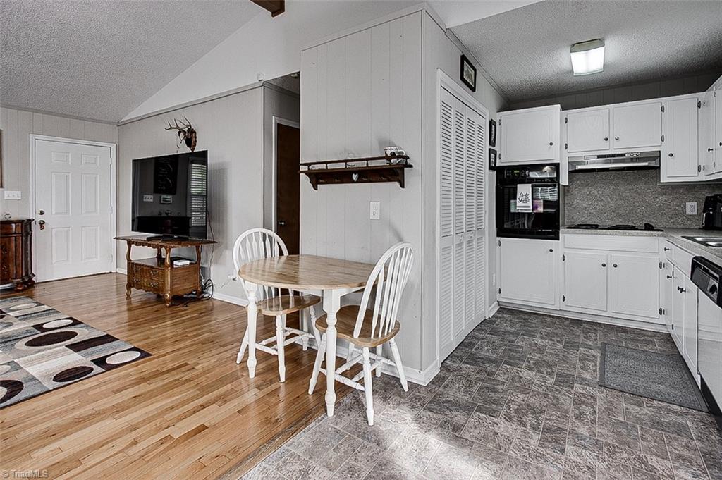 404 Kennedy Farm Road South Trinity, NC 27370 - Photo 6 of 29 Kitchen & Dining