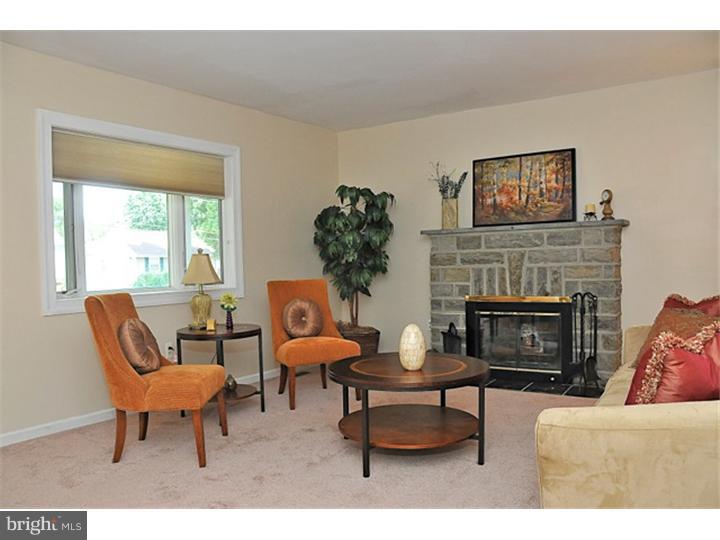 61 Forest Road Springfield, PA 19064 - Photo 4 of 25 Living Room