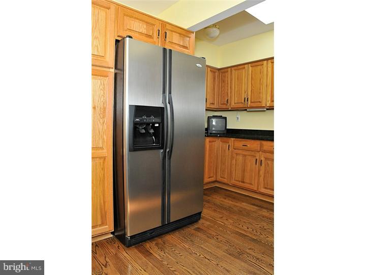 61 Forest Road Springfield, PA 19064 - Photo 9 of 25 Kitchen