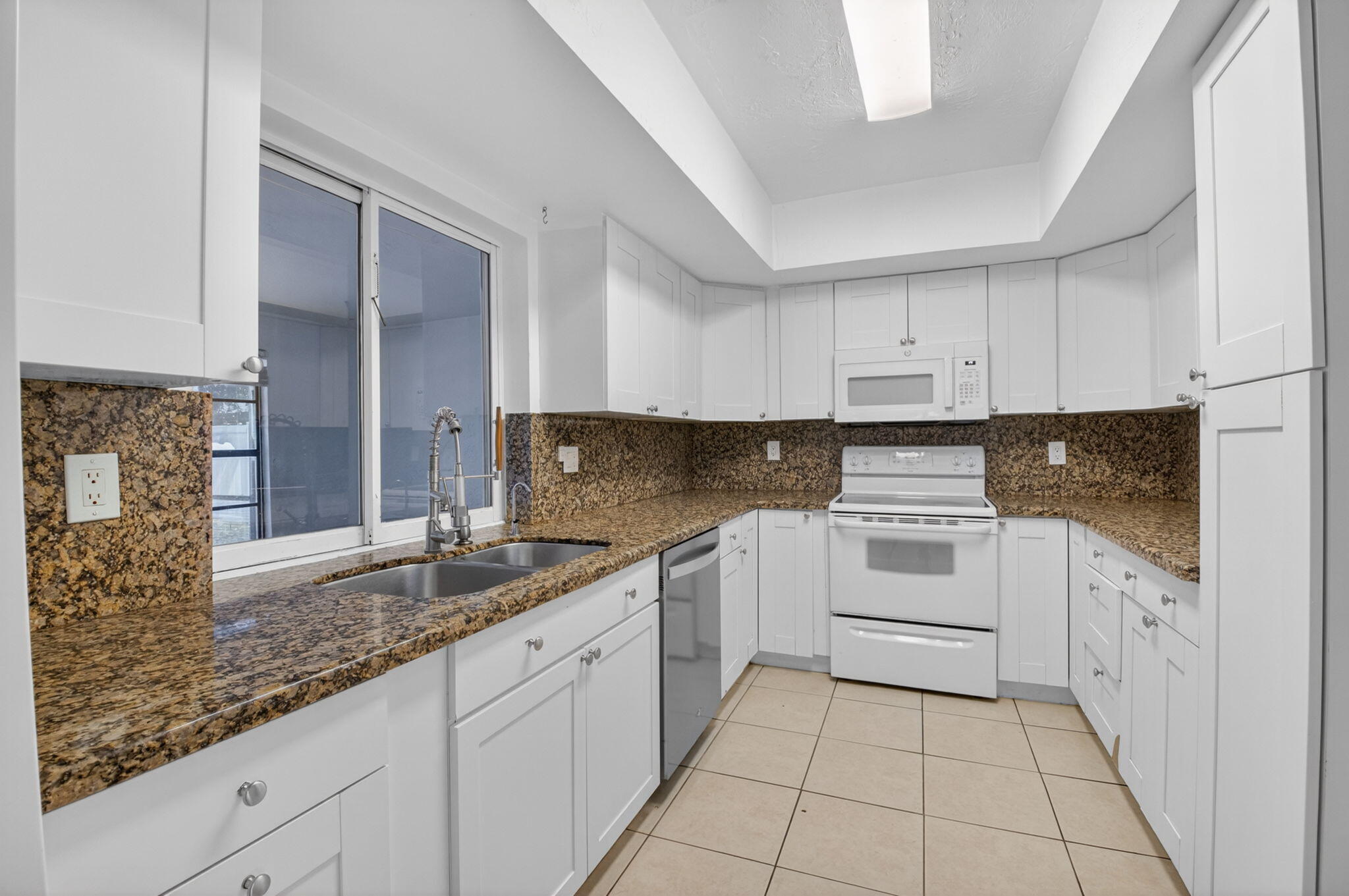 2267 Northeast 3rd Avenue Boca Raton, FL 33431 - Photo 13 of 38 30-web-or-mls-DSC_2167