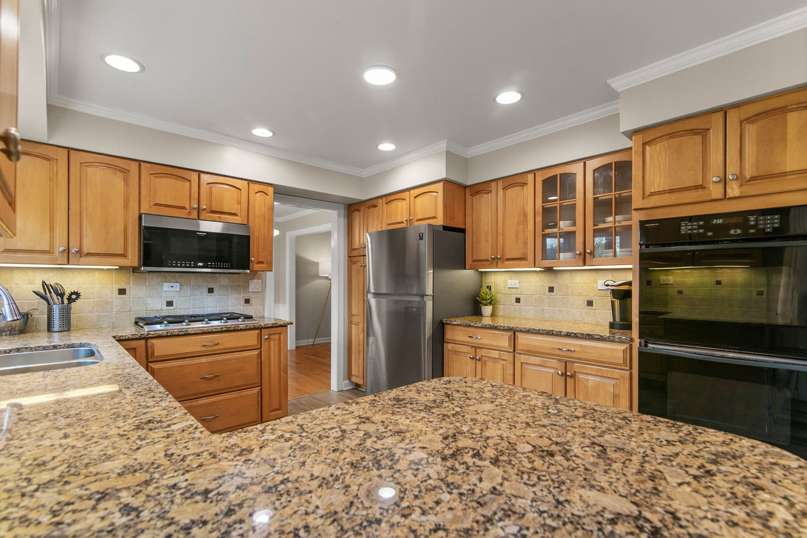 995 Georgetowne Lane Barrington, IL 60010 - Photo 5 of 27