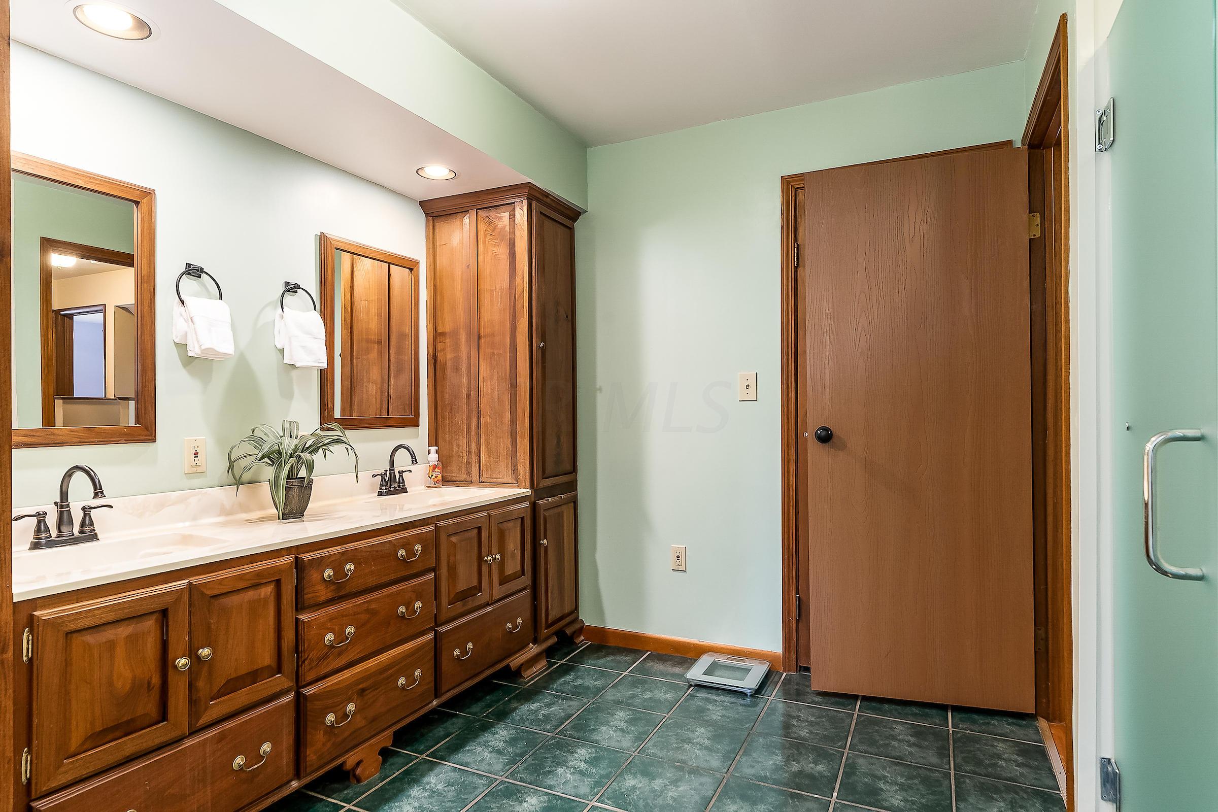 1462 Northam Road Columbus, OH 43221 - Photo 25 of 38