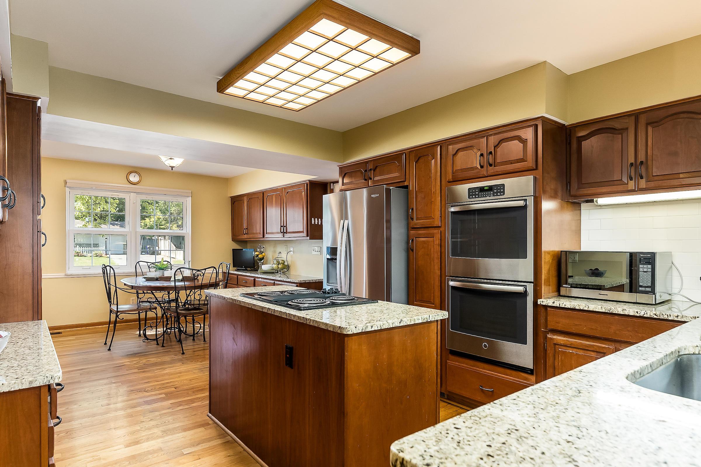 1462 Northam Road Columbus, OH 43221 - Photo 5 of 38