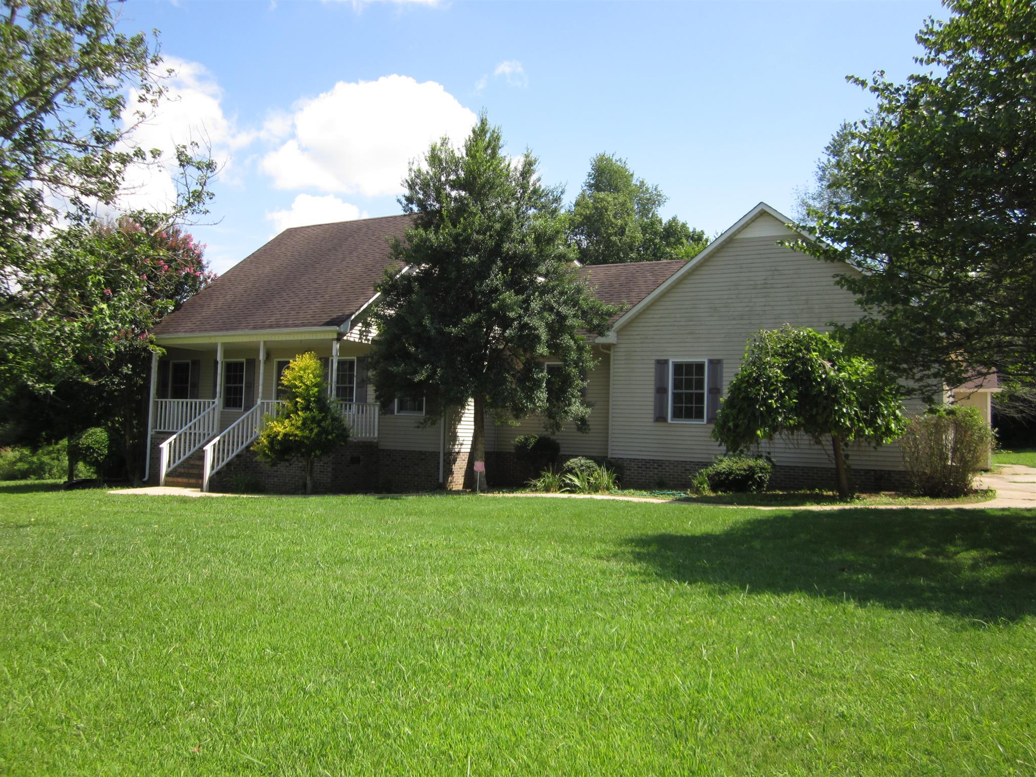 391 Faith-Rae Boulevard Morrison, TN 37357 - Photo 1 of 30 a front view of house with yard and green space