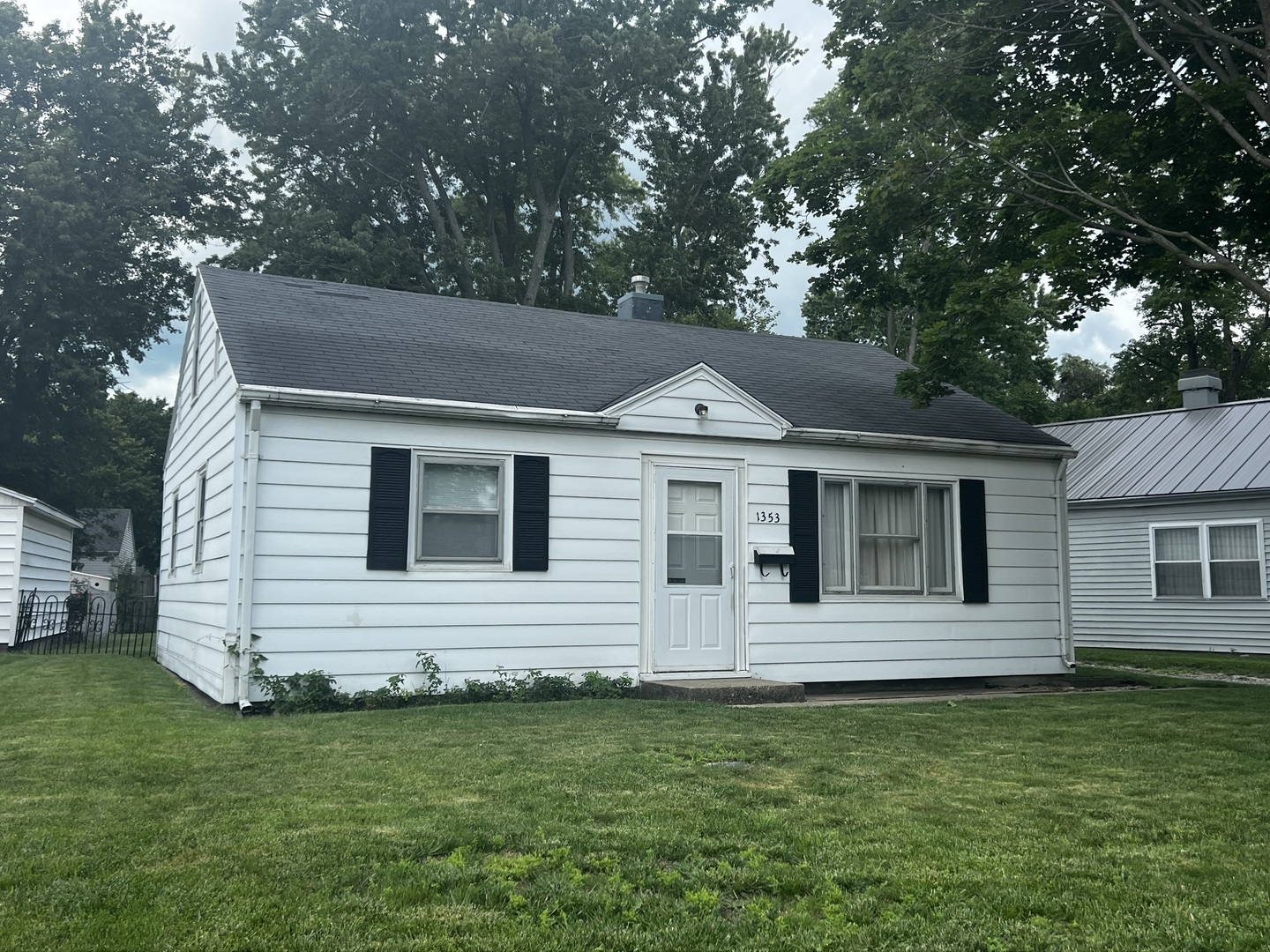 1353 Fairlawn Drive Rantoul, IL 61866 - Photo 3 of 21
