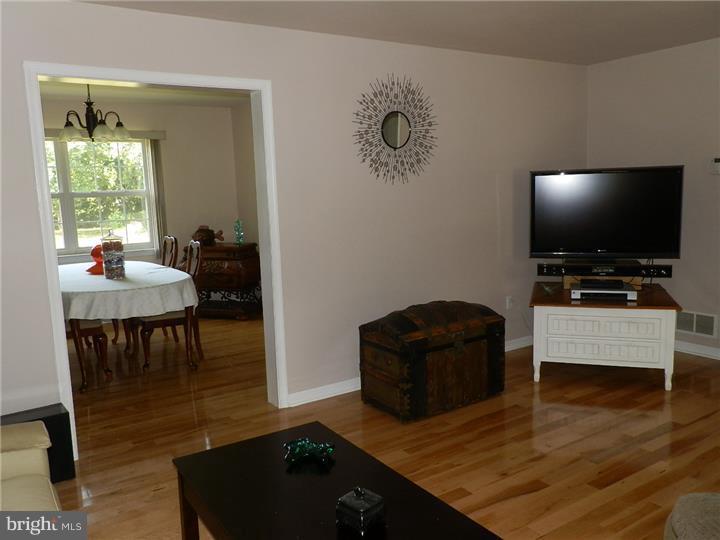 1520 Schwab Road Hatfield, PA 19440 - Photo 6 of 25 Living Room