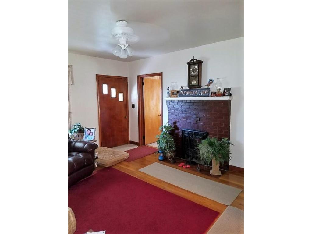 1322 Lick Creek Road Watauga, TN 37694 - Photo 24 of 34 Living Room wFire Place