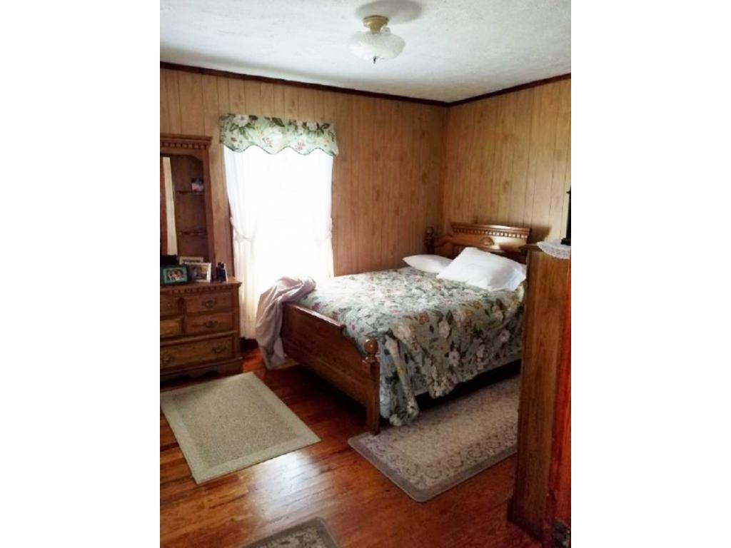 1322 Lick Creek Road Watauga, TN 37694 - Photo 29 of 34 Large Bedroom 3