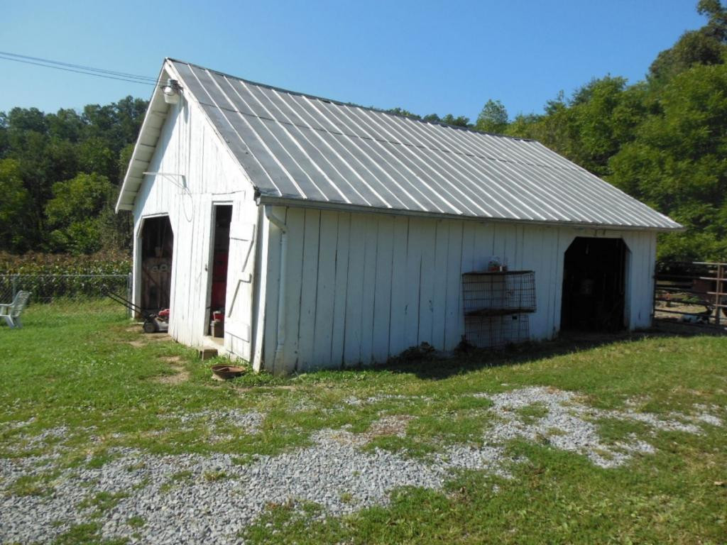1322 Lick Creek Road Watauga, TN 37694 - Photo 5 of 34 Detached Garage