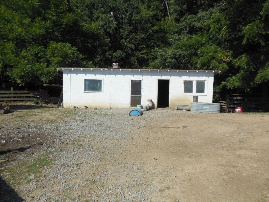 1322 Lick Creek Road Watauga, TN 37694 - Photo 6 of 34 Outbuilding