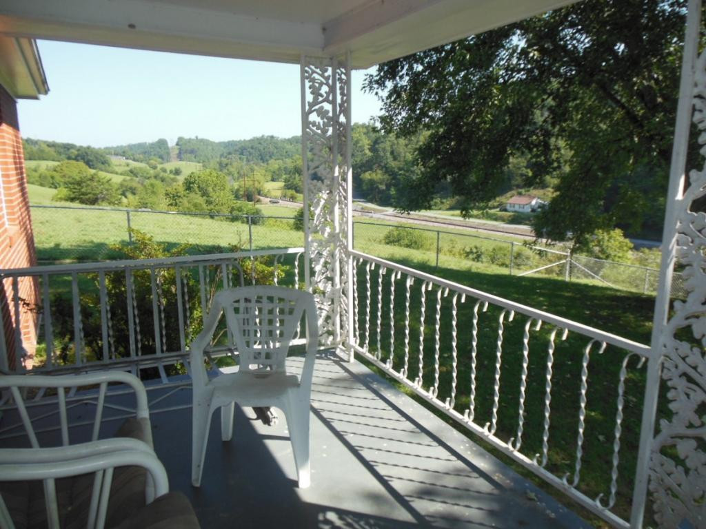 1322 Lick Creek Road Watauga, TN 37694 - Photo 7 of 34 Beautiful Front Porch