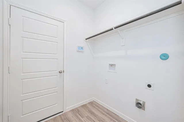 a view of walk in closet