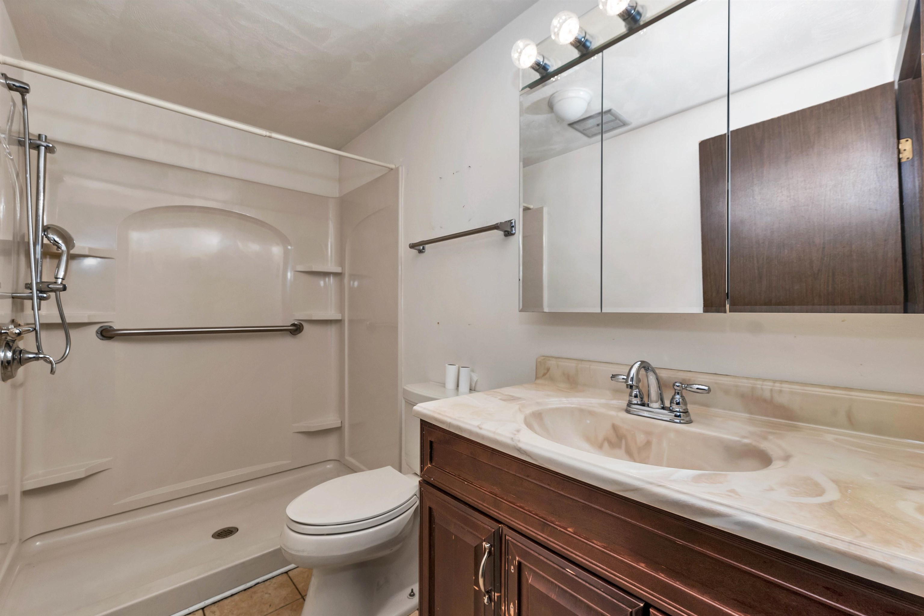 55 River Road, Unit 2B Manchester, NH 03104 - Photo 4 of 26